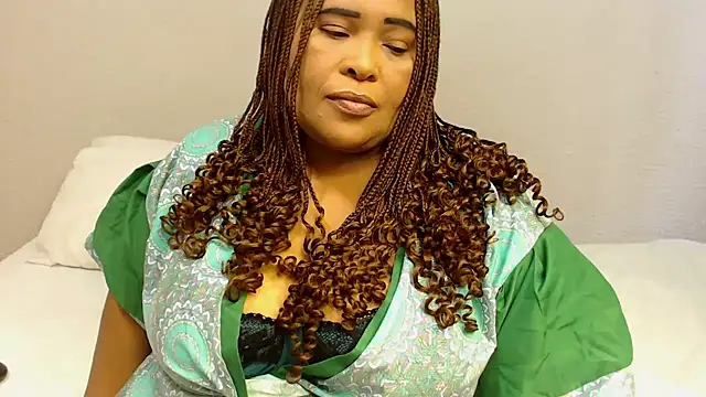 Snapshot of zandile chatting on October 3, 2025, 12:17 pm zandile online show from October 3, 2025, 12:17 pm