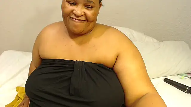 Snapshot of zandile chatting on October 8, 2025, 7:14 pm zandile online show from October 8, 2025, 7:14 pm