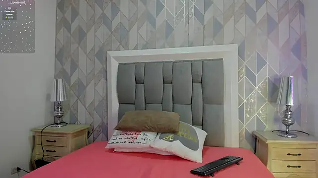 Princsgirl  online show from October 7, 2025, 7:26 pm