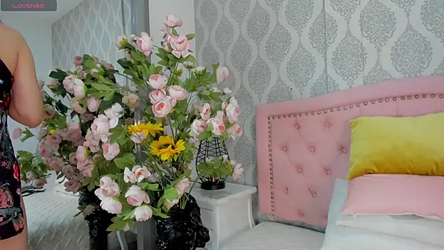 Princsgirl  online show from March 28, 2026, 7:48 pm