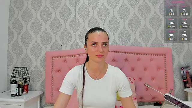 Princsgirl  online show from May 13, 2026, 7:32 pm