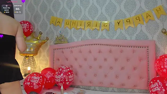 Princsgirl  online show from April 10, 2026, 7:21 pm