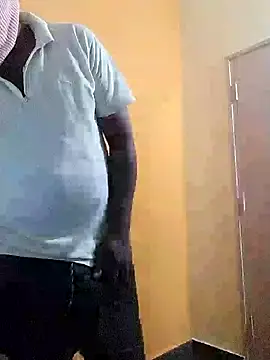 Snapshot of Indianguymohan chatting on October 17, 2025, 4:42 pm Indianguymohan online show from October 17, 2025, 4:42 pm