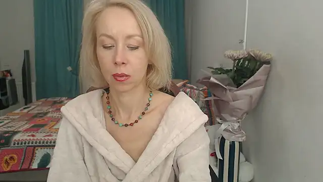 Snapshot of LuxuryNika chatting on October 19, 2025, 6:43 pm LuxuryNika online show from October 19, 2025, 6:43 pm