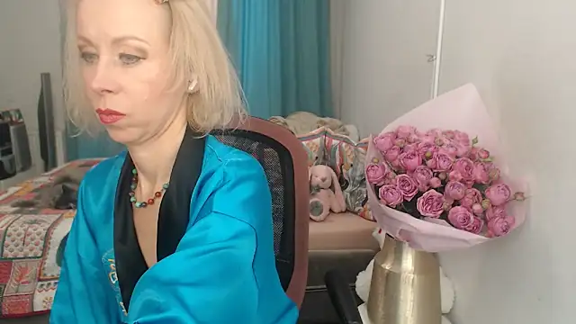 Snapshot of LuxuryNika chatting on October 24, 2025, 10:03 am LuxuryNika online show from October 24, 2025, 10:03 am