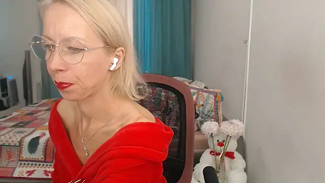 Snapshot of LuxuryNika chatting on September 19, 2025, 2:10 pm LuxuryNika online show from September 19, 2025, 2:10 pm