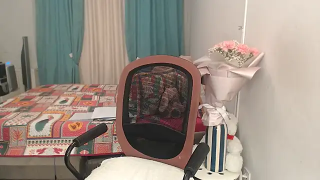 Snapshot of LuxuryNika chatting on October 3, 2025, 2:51 pm LuxuryNika online show from October 3, 2025, 2:51 pm