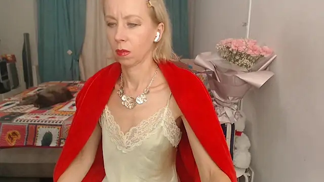 Snapshot of LuxuryNika chatting on October 10, 2025, 2:40 pm LuxuryNika online show from October 10, 2025, 2:40 pm