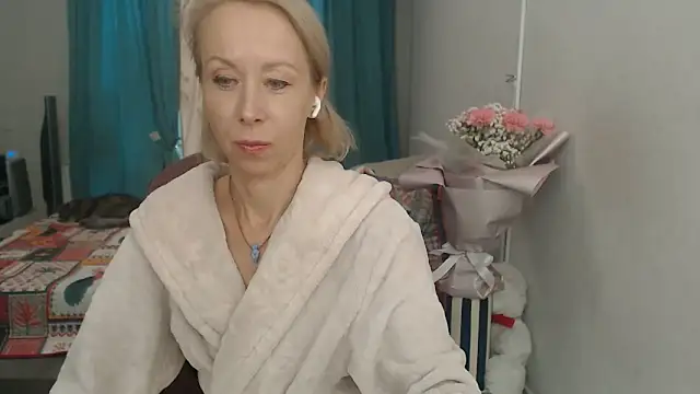 Snapshot of LuxuryNika chatting on October 1, 2025, 10:41 am LuxuryNika online show from October 1, 2025, 10:41 am