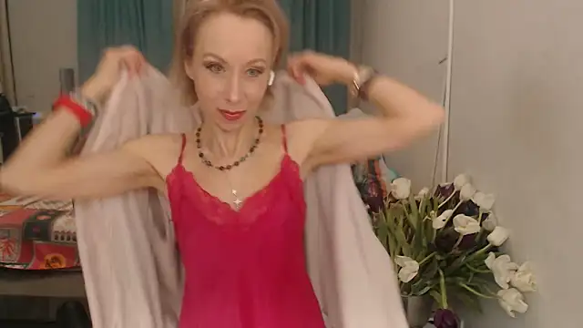 LuxuryNika online show from March 12, 2026, 4:44 pm