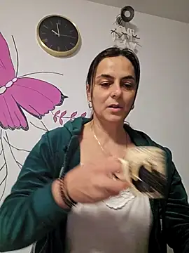 Snapshot of IsabelleCraft chatting on February 9, 2026, 8:01 am IsabelleCraft online show from February 9, 2026, 8:01 am