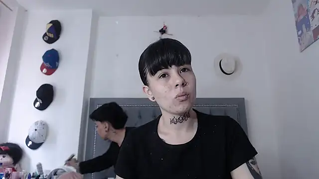 Snapshot of dulce_maria_x chatting on October 7, 2025, 12:39 pm dulce maria x online show from October 7, 2025, 12:39 pm