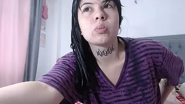 Snapshot of dulce_maria_x chatting on October 25, 2025, 11:42 am dulce maria x online show from October 25, 2025, 11:42 am