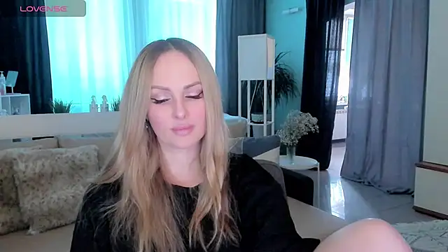Snapshot of Libby_Nora chatting on February 4, 2025, 12:00 pm Libby Nora online show from February 4, 2025, 12:00 pm