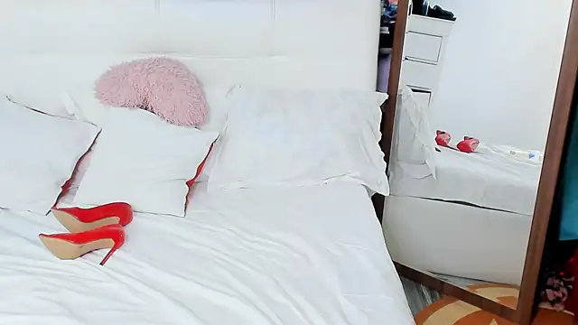 IvyHotFoxy online show from February 25, 2025, 1:32 pm