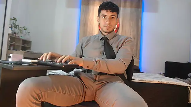 Snapshot of Andrew_4_ chatting on October 7, 2025, 3:07 am Andrew 4 online show from October 7, 2025, 3:07 am