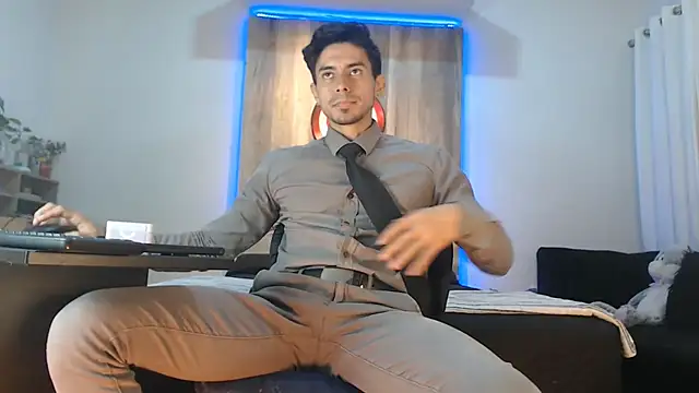 Andrew 4  online show from November 22, 2025, 3:16 am