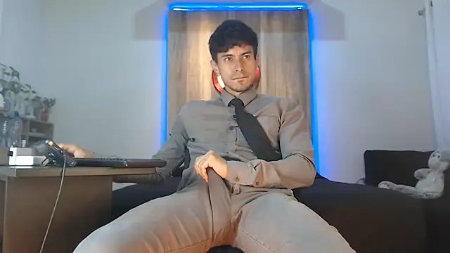 Andrew 4  online show from November 25, 2025, 2:45 am