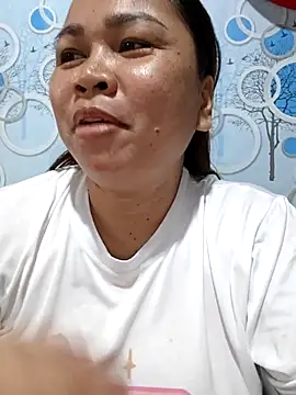 Snapshot of XXLorie_02 chatting on March 1, 2026, 11:27 pm XXLorie 02 online show from March 1, 2026, 11:27 pm