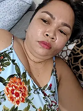 Snapshot of XXLorie_02 chatting on February 27, 2026, 6:30 pm XXLorie 02 online show from February 27, 2026, 6:30 pm