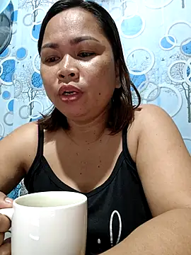 XXLorie 02 online show from January 5, 2026, 10:02 pm