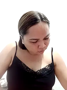 Snapshot of XXLorie_02 chatting on September 16, 2025, 12:17 pm XXLorie 02 online show from September 16, 2025, 12:17 pm