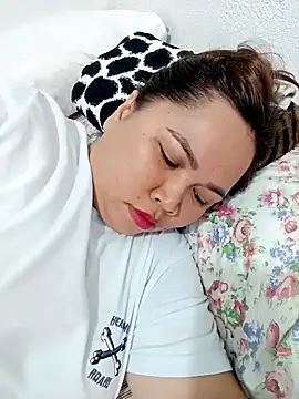 Snapshot of XXLorie_02 chatting on October 4, 2025, 12:28 pm XXLorie 02 online show from October 4, 2025, 12:28 pm