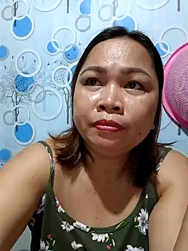 Snapshot of XXLorie_02 chatting on February 12, 2026, 5:56 pm XXLorie 02 online show from February 12, 2026, 5:56 pm