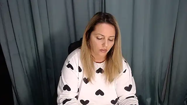 erikaerika online show from March 6, 2025, 9:14 am