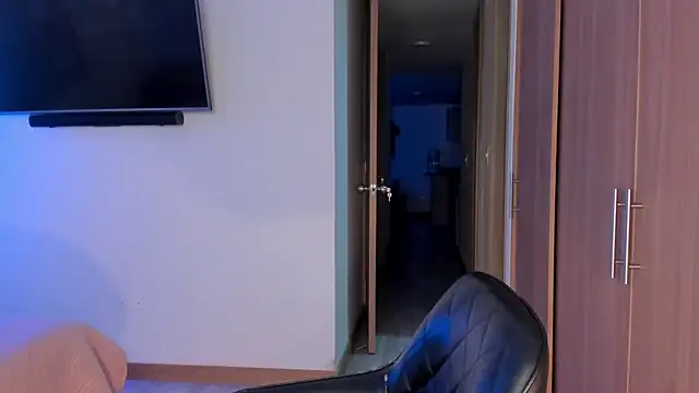 AmyDavis  online show from August 4, 2026, 11:53 pm