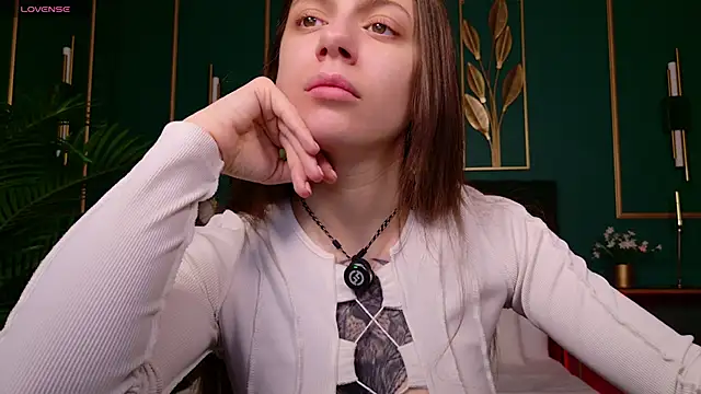 Eille Elfie online show from November 7, 2025, 5:12 am