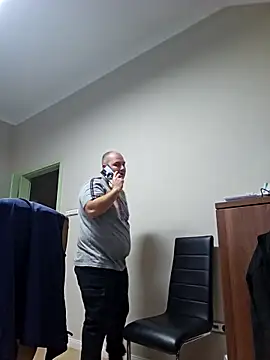 Andrew1900529 online show from November 26, 2025, 1:33 pm