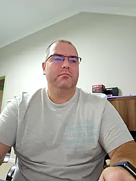 Snapshot of Andrew1900529 chatting on October 15, 2025, 6:22 am Andrew1900529 online show from October 15, 2025, 6:22 am