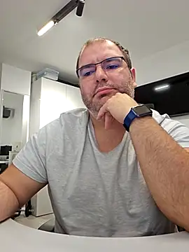 Snapshot of Andrew1900529 chatting on October 11, 2025, 8:54 pm Andrew1900529 online show from October 11, 2025, 8:54 pm