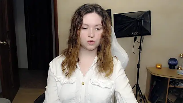 Snapshot of BettyGinger chatting on October 16, 2025, 8:06 pm BettyGinger online show from October 16, 2025, 8:06 pm