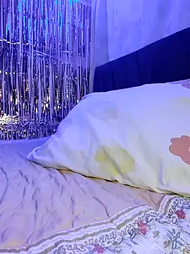 Snapshot of LUNAdeMARTE chatting on December 16, 2025, 1:43 am LUNAdeMARTE online show from December 16, 2025, 1:43 am