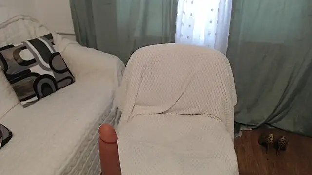 JullieMilf online show from April 18, 2026, 9:11 am