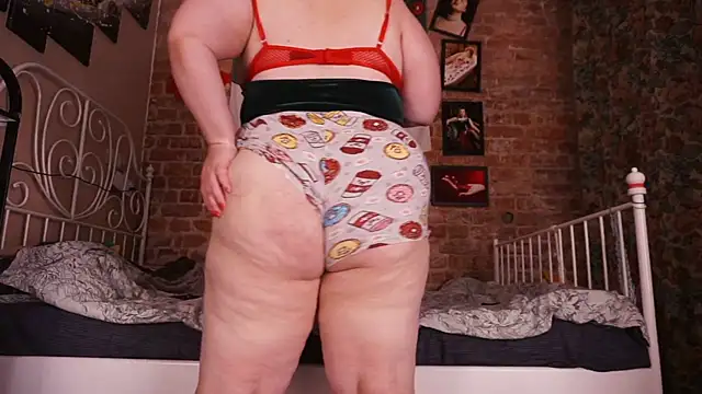 Snapshot of Evelively chatting on November 21, 2025, 3:27 am Evelively online show from November 21, 2025, 3:27 am