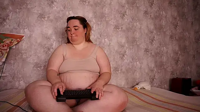 Snapshot of Evelively chatting on February 23, 2025, 5:18 pm Evelively online show from February 23, 2025, 5:18 pm