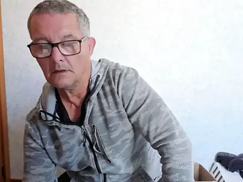 Snapshot of bigballnz chatting on October 21, 2025, 7:13 pm bigballnz online show from October 21, 2025, 7:13 pm