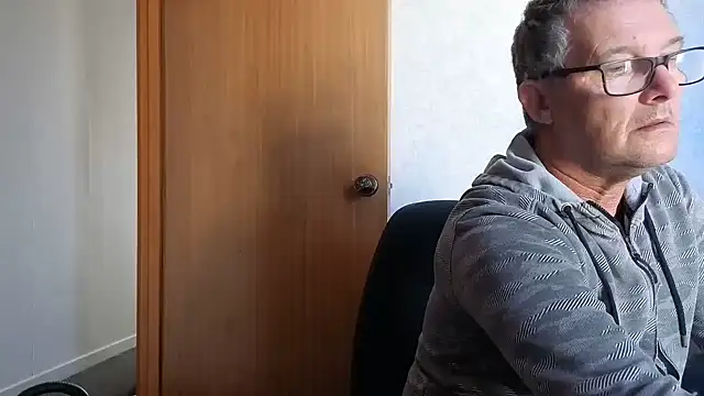 Snapshot of bigballnz chatting on September 17, 2025, 7:49 pm bigballnz online show from September 17, 2025, 7:49 pm