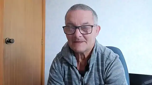 Snapshot of bigballnz chatting on October 3, 2025, 8:54 pm bigballnz online show from October 3, 2025, 8:54 pm