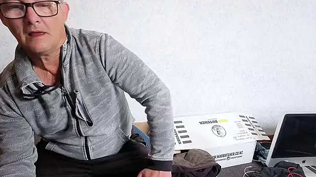 Snapshot of bigballnz chatting on October 30, 2025, 11:12 pm bigballnz online show from October 30, 2025, 11:12 pm