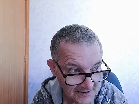 Snapshot of bigballnz chatting on October 15, 2025, 7:33 pm bigballnz online show from October 15, 2025, 7:33 pm