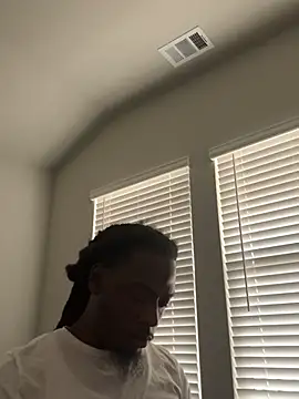 Snapshot of blue5455 chatting on February 12, 2025, 9:33 pm blue5455 online show from February 12, 2025, 9:33 pm