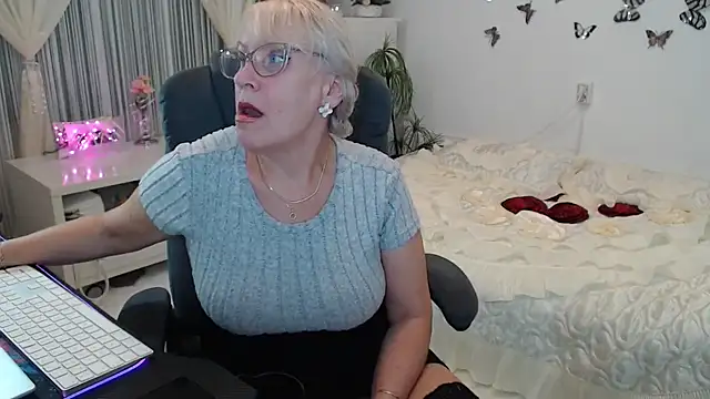 Snapshot of Ghertrude52 chatting on October 8, 2025, 3:08 am Ghertrude52 online show from October 8, 2025, 3:08 am