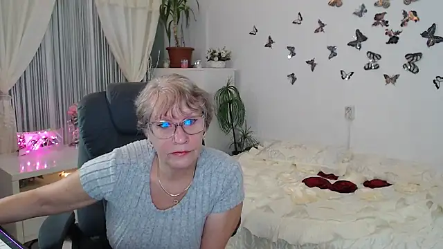 Snapshot of Ghertrude52 chatting on October 13, 2025, 3:30 am Ghertrude52 online show from October 13, 2025, 3:30 am