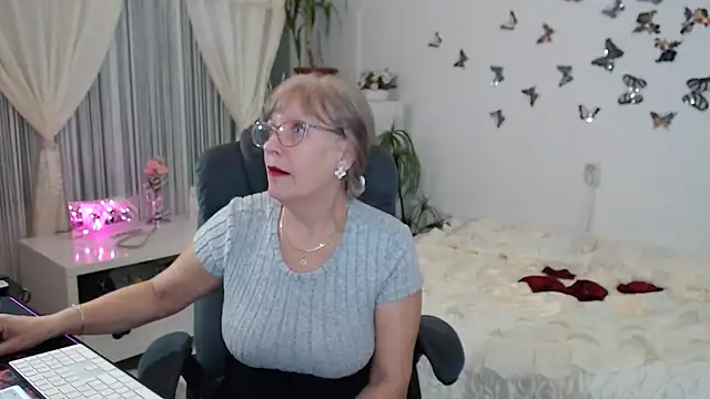 Snapshot of Ghertrude52 chatting on October 10, 2025, 3:18 am Ghertrude52 online show from October 10, 2025, 3:18 am