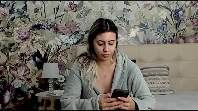 Snapshot of RoseDiamond06 chatting on February 26, 2025, 10:38 am RoseDiamond06 online show from February 26, 2025, 10:38 am