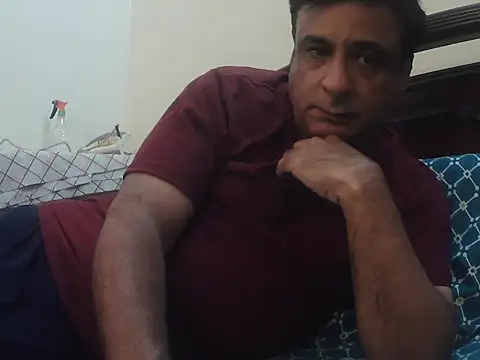 Snapshot of desipapaxxx chatting on February 27, 2026, 7:35 pm desipapaxxx online show from February 27, 2026, 7:35 pm